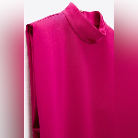 Zara SHOULDER PADS SHORT DRESS. Neon Fuchsia. Size L
NWT - Picture 10 of 10